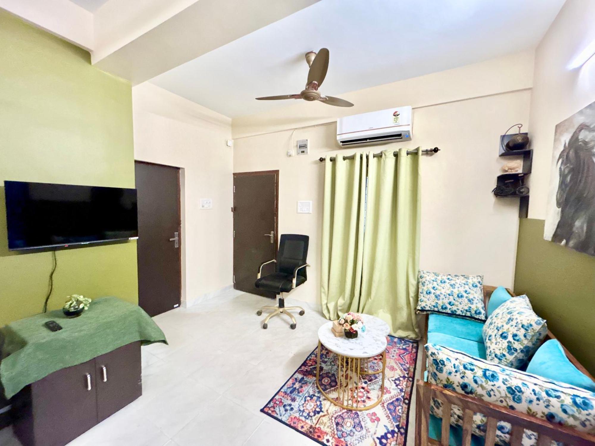 Cozy 2Bhk Apt Near Ruby Hospital & Em Bypass Kolkata Exterior photo