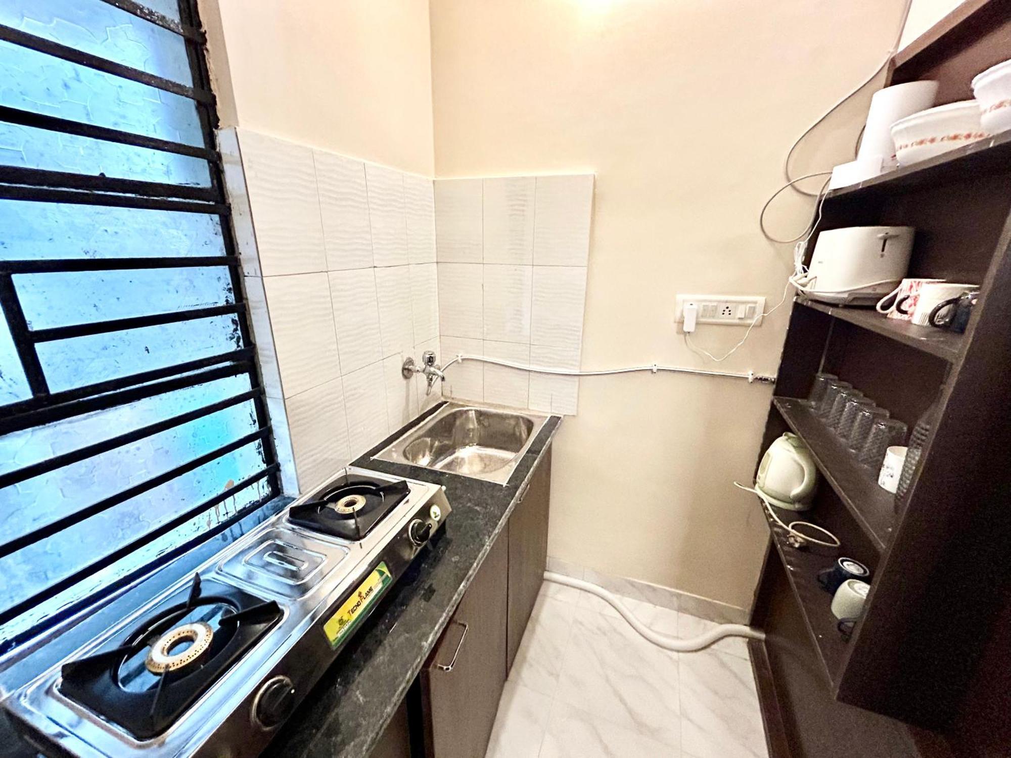 Cozy 2Bhk Apt Near Ruby Hospital & Em Bypass Kolkata Exterior photo