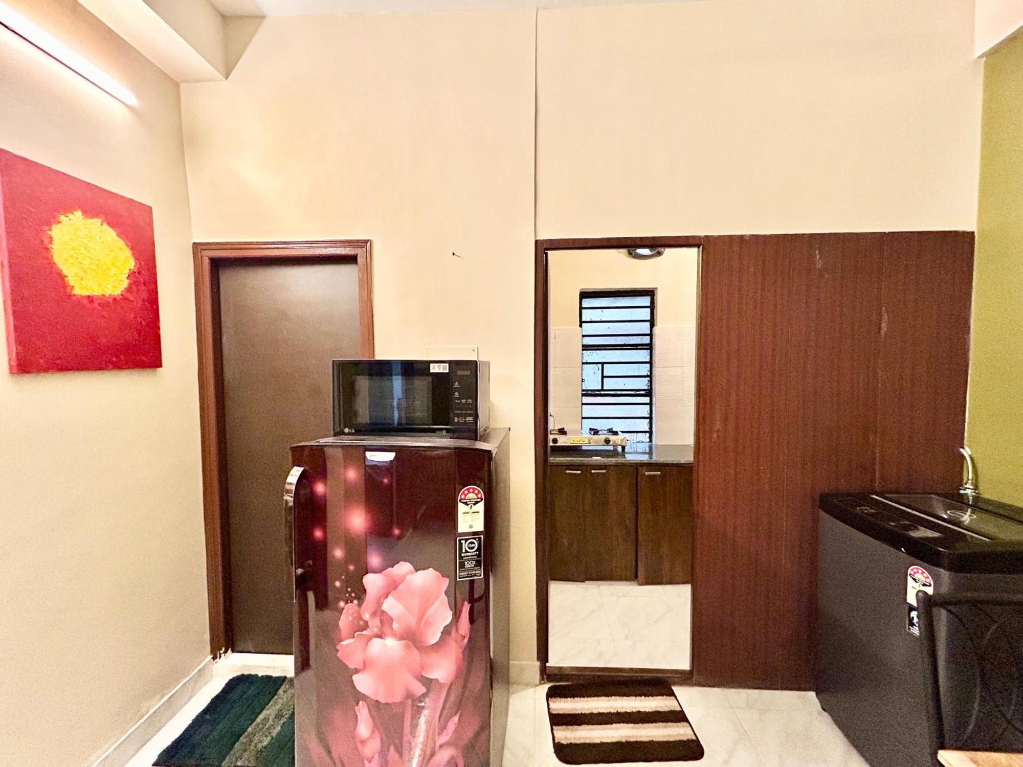 Cozy 2Bhk Apt Near Ruby Hospital & Em Bypass Kolkata Exterior photo