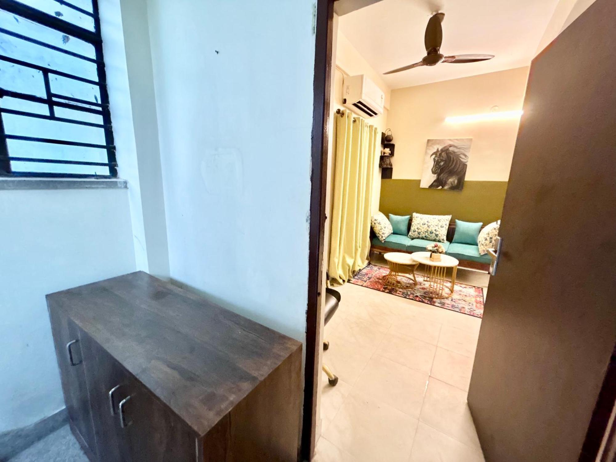 Cozy 2Bhk Apt Near Ruby Hospital & Em Bypass Kolkata Exterior photo